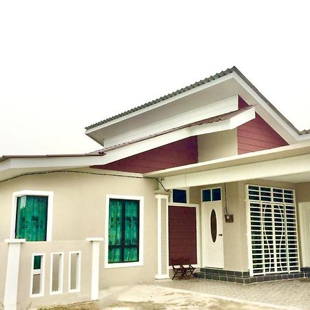 Aina Guest House Kota Bharu Esterno foto