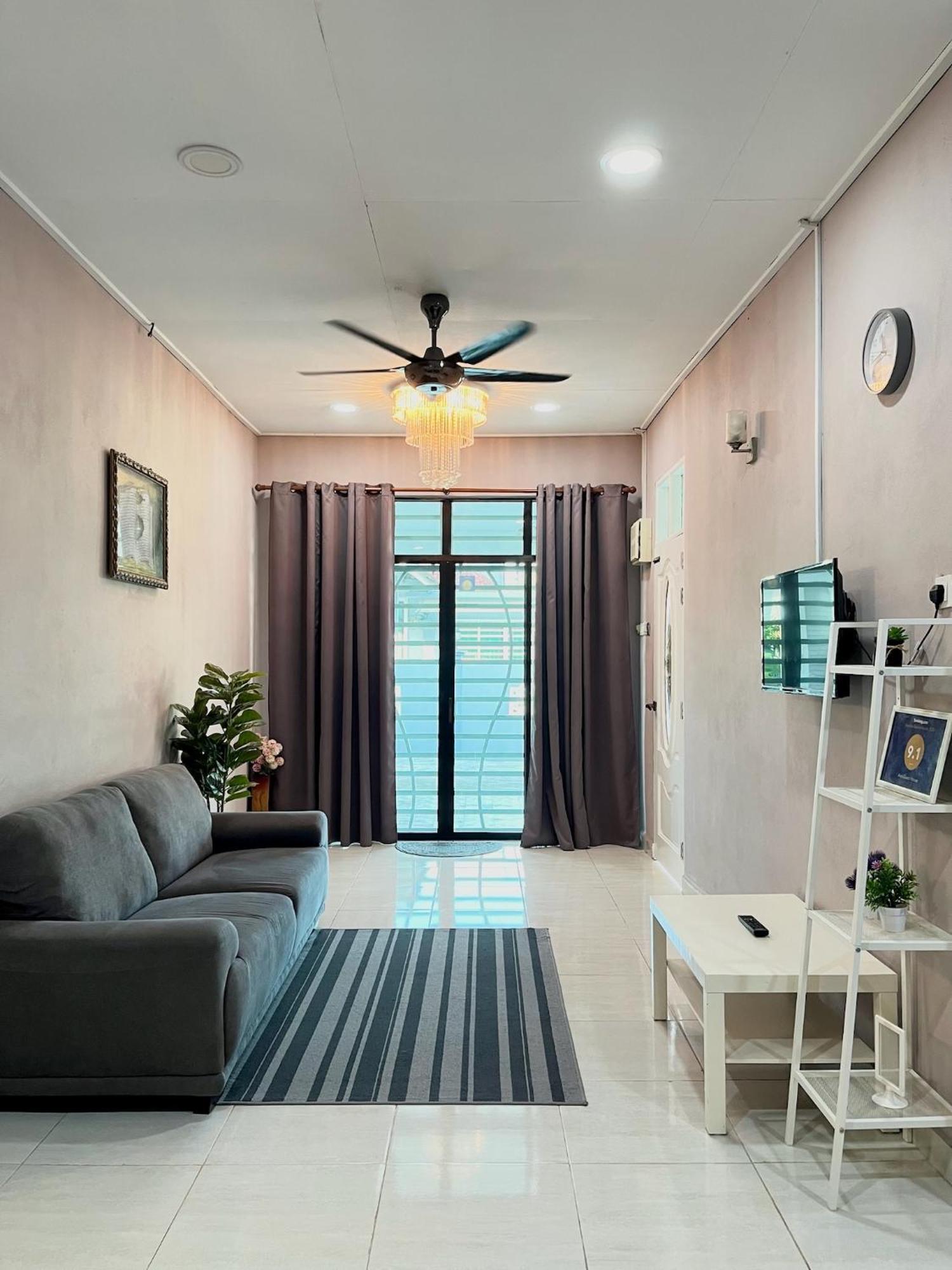 Aina Guest House Kota Bharu Esterno foto