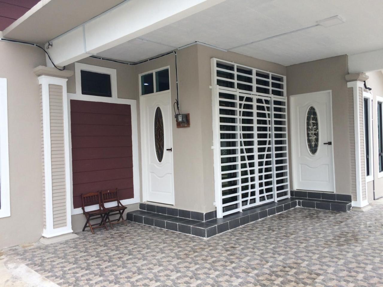 Aina Guest House Kota Bharu Esterno foto